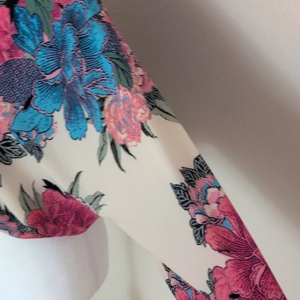 Flying Tomato kimono style blouse, size XS. Floral. - Picture 3 of 10